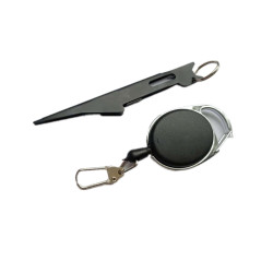 Flying fishing knotter with retractable buckle