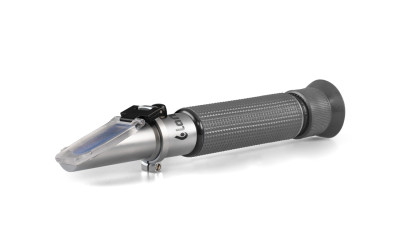 REFRACTOMETER